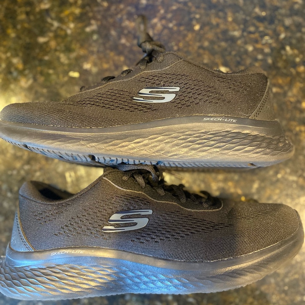 Skech-Lite Pro - Perfect Time Size 8. Excellent condition worn once!